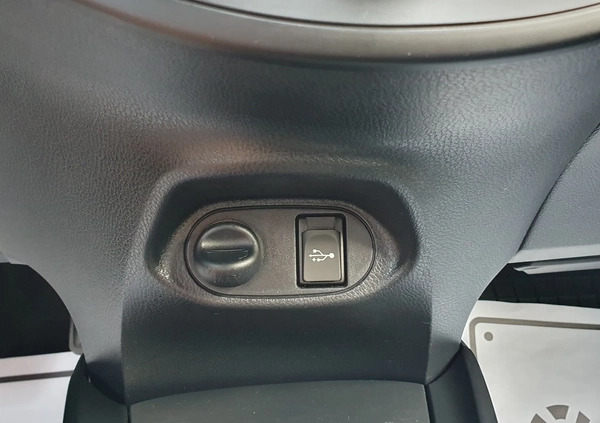 Toyota Yaris cena 49900 przebieg: 82103, rok produkcji 2017 z Warszawa małe 529